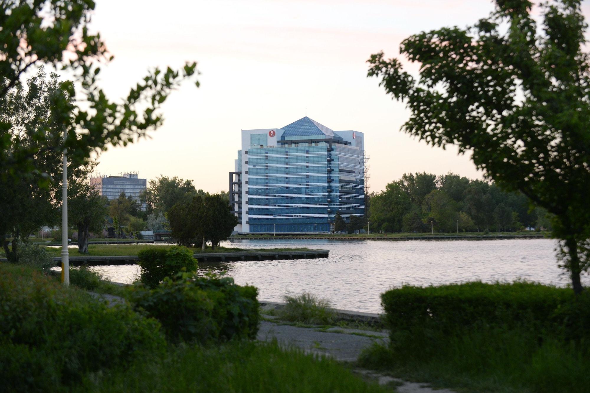 Ramada Constanta Hotel Exterior foto
