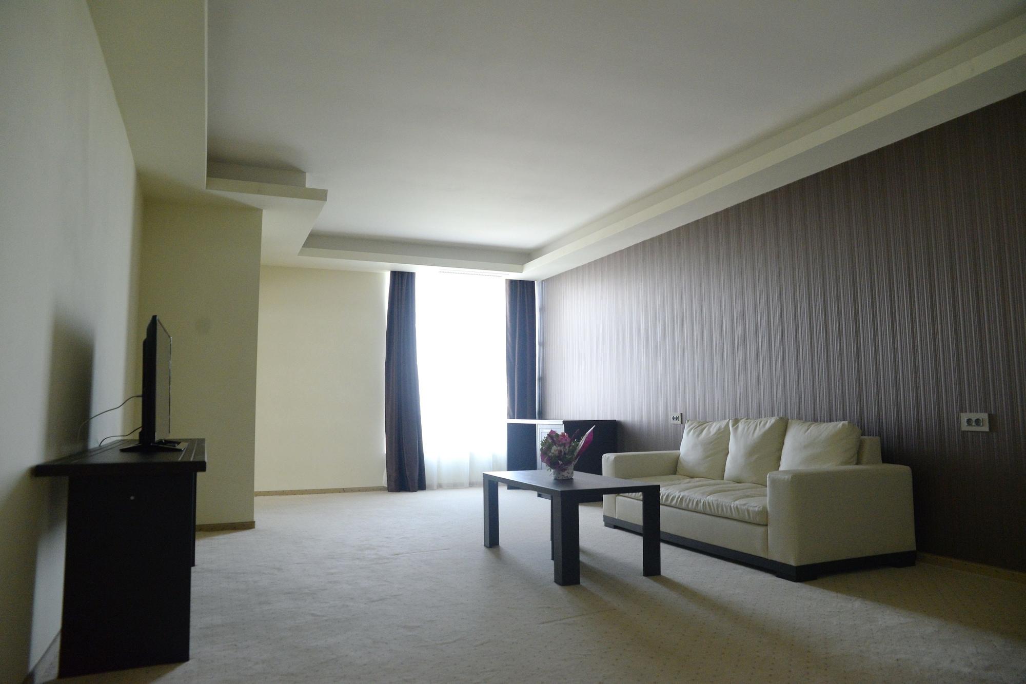 Ramada Constanta Hotel Exterior foto