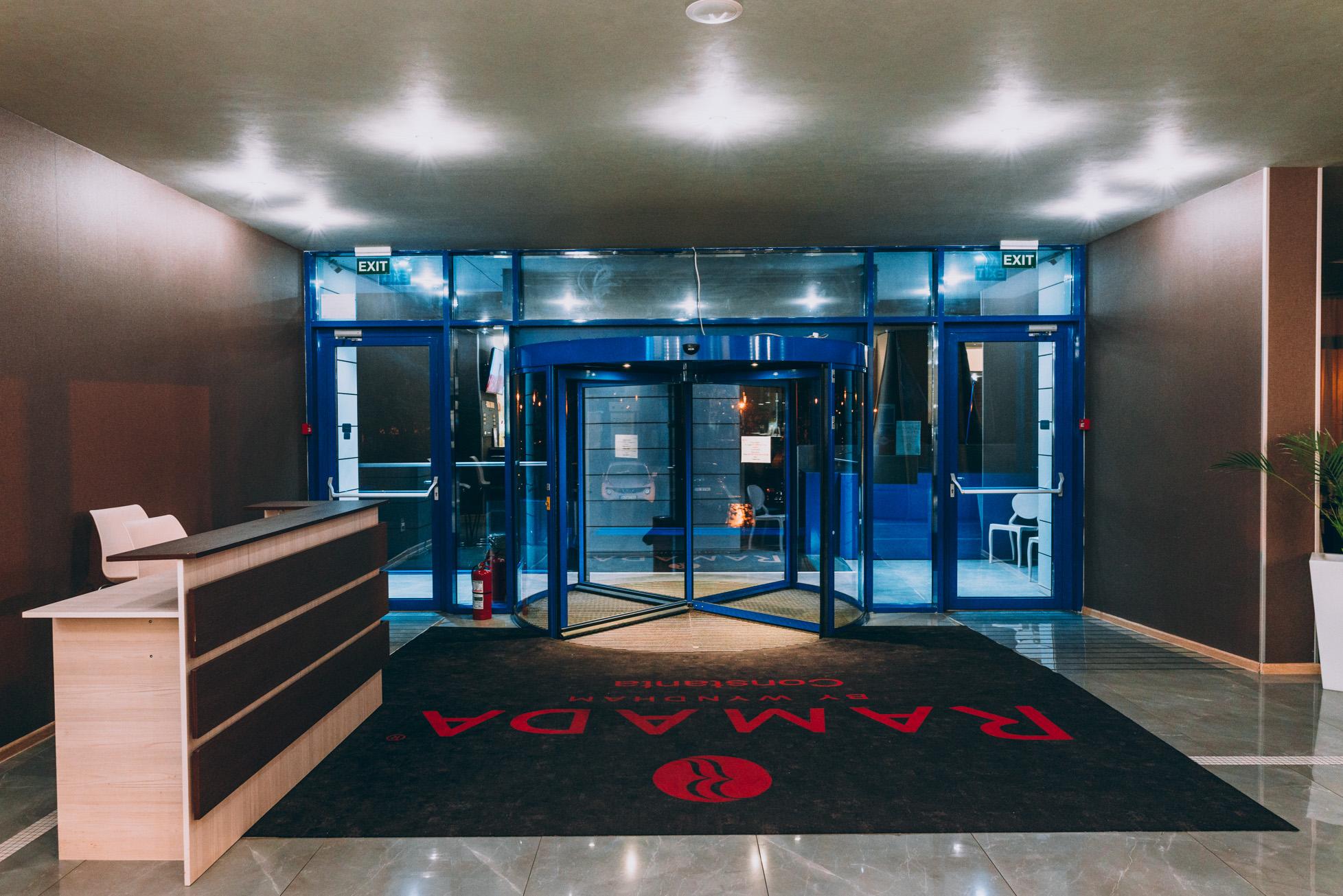 Ramada Constanta Hotel Exterior foto