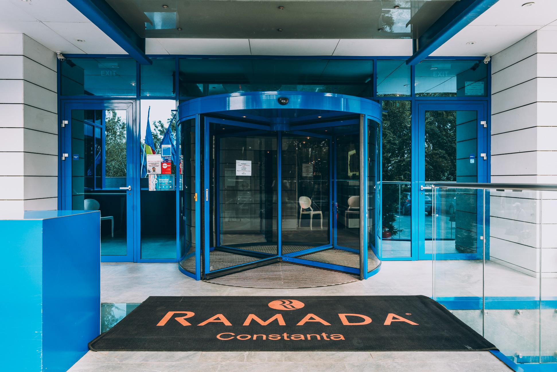 Ramada Constanta Hotel Exterior foto
