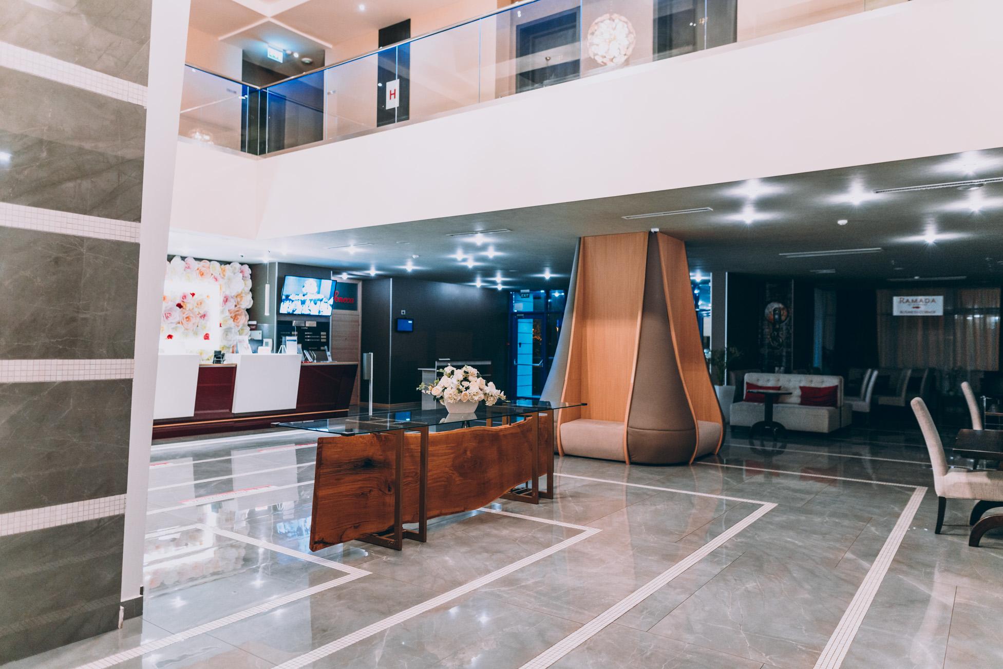 Ramada Constanta Hotel Exterior foto