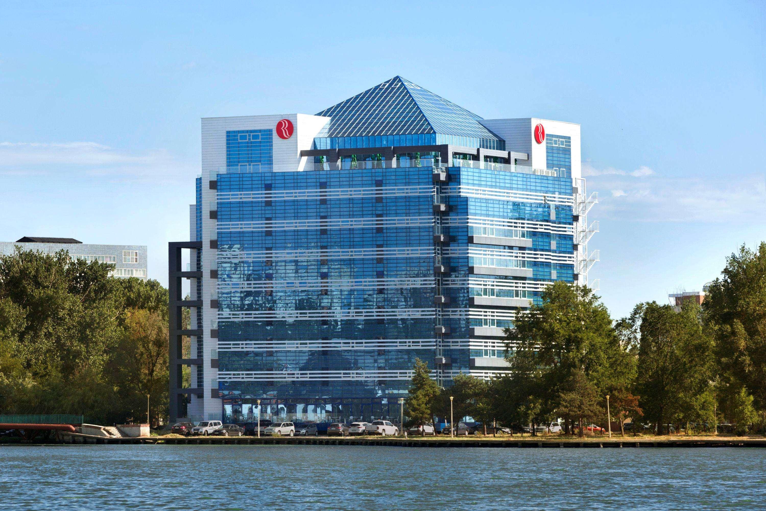 Ramada Constanta Hotel Exterior foto