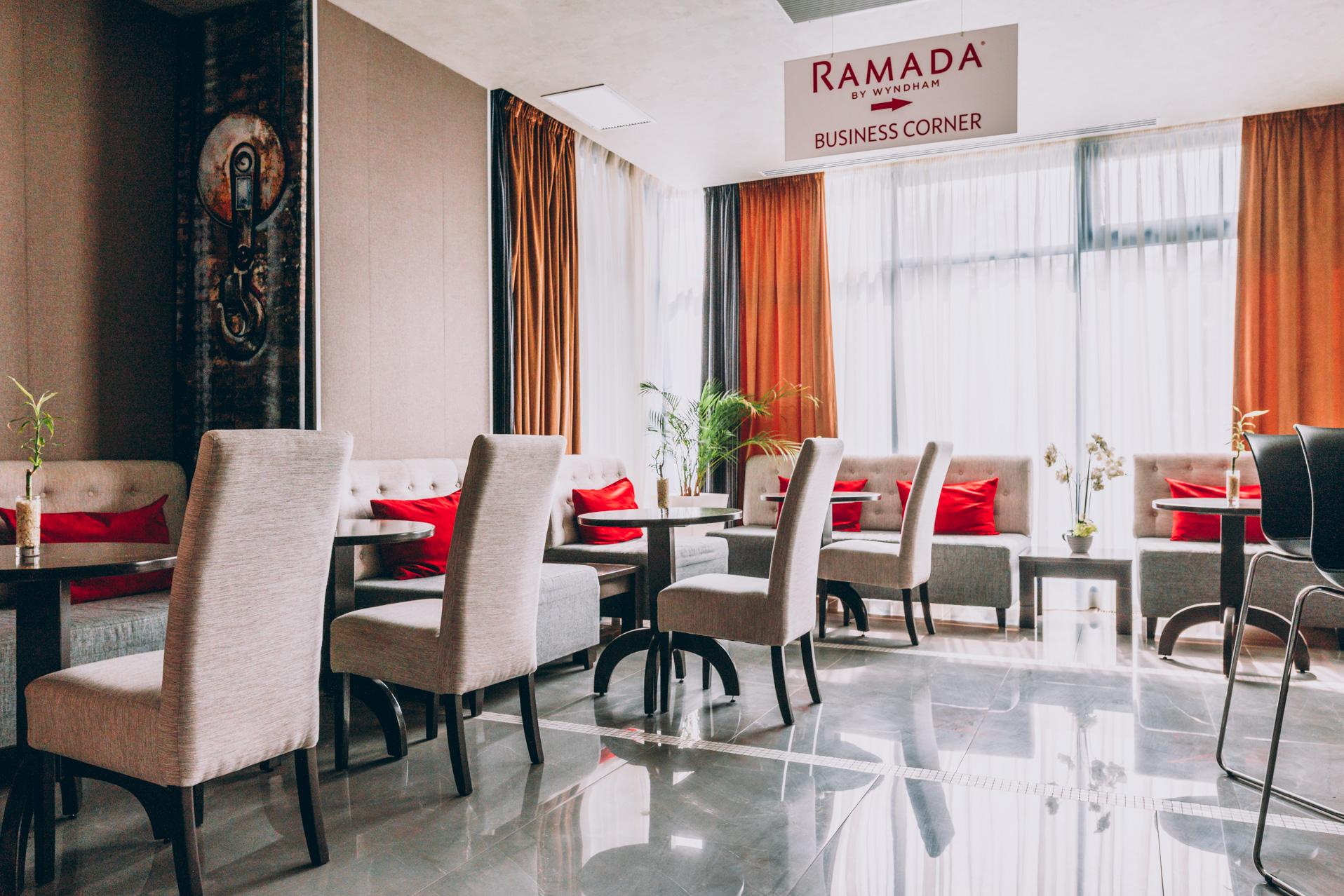 Ramada Constanta Hotel Exterior foto
