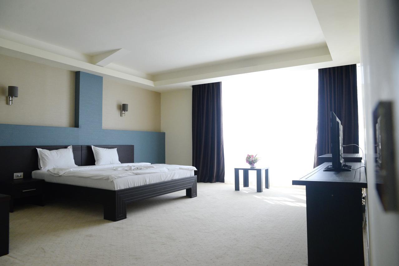 Ramada Constanta Hotel Exterior foto