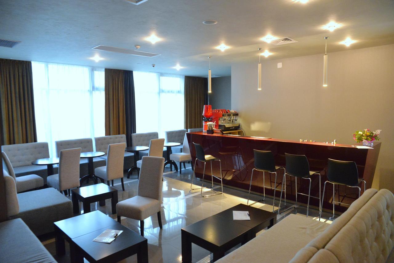 Ramada Constanta Hotel Exterior foto